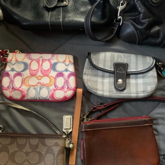 Lot of 11 Dooney&Bourke, guess, and coach purses and wristlet for resellers - Picture 5 of 8